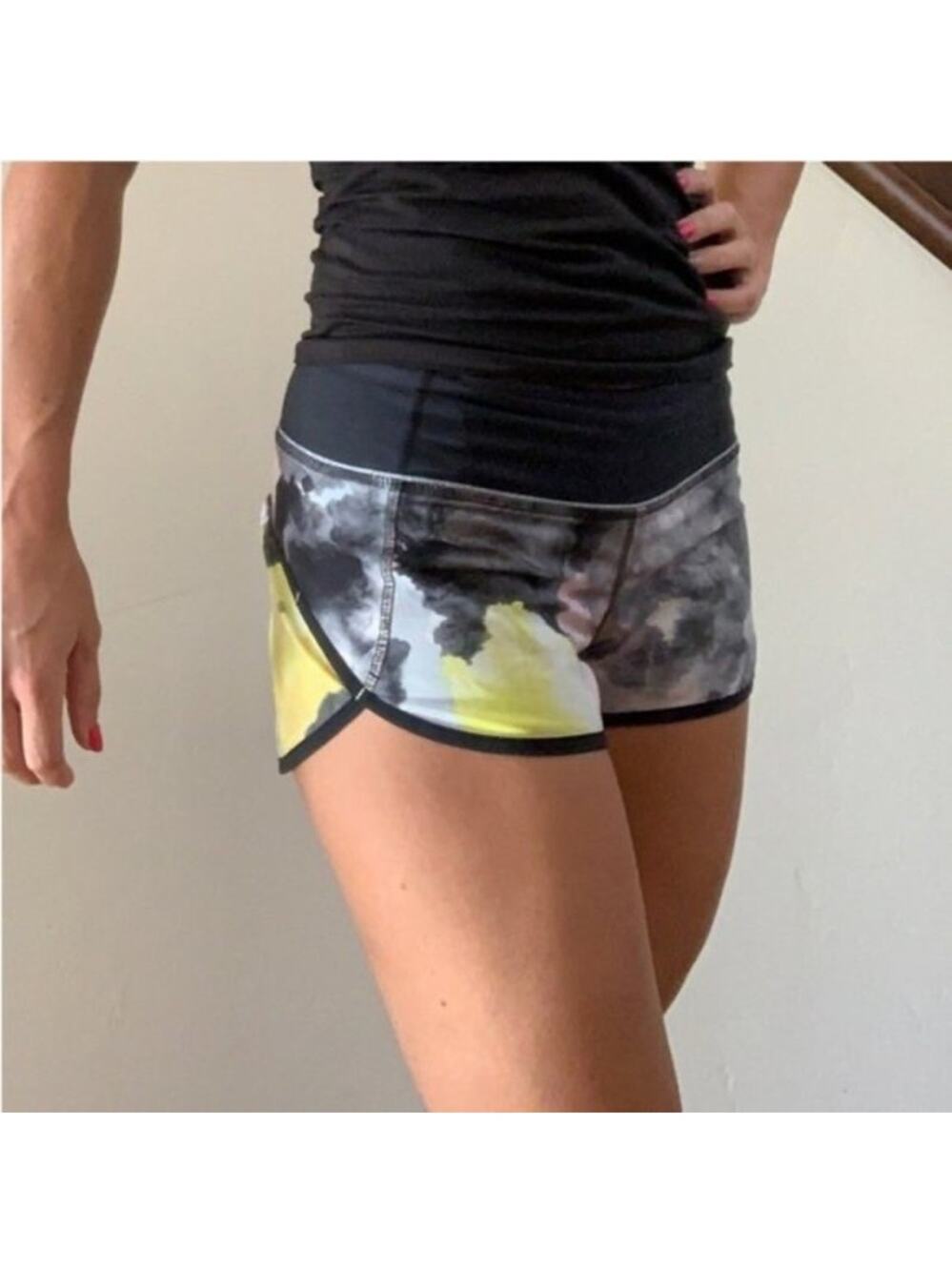 Lululemon Speed Up Lined Short 2.5" Citron Tinted Canvas Size 6 EUC Running